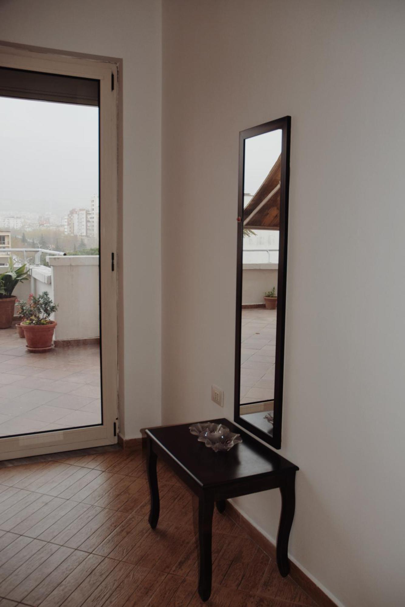 Lovely Apartment Тирана Экстерьер фото